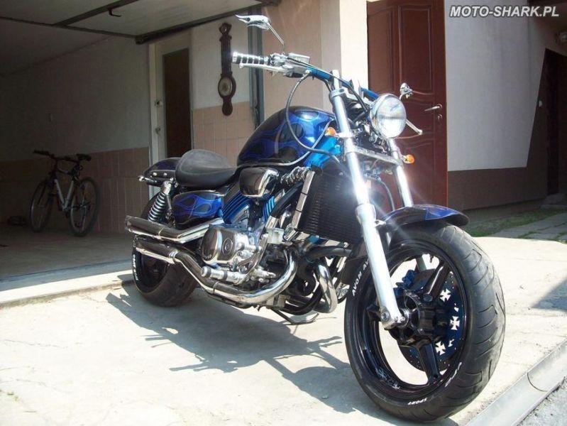 CUSTOM DRAG honda vf malowana aerografem w ognie krzyże