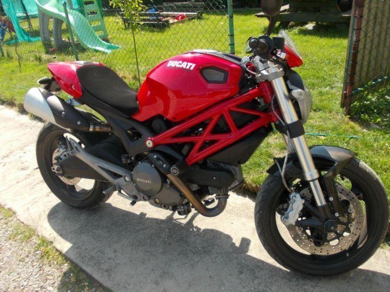 Ducati Monster 696 Racing
