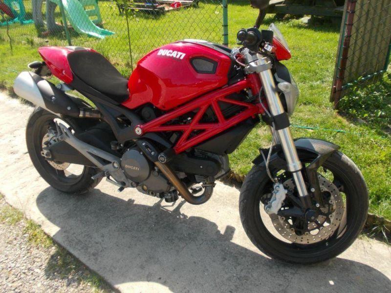 Ducati Monster 696 Racing