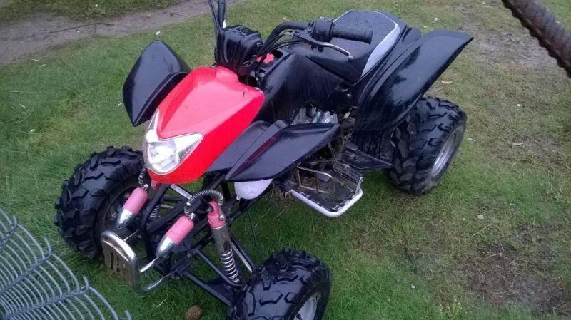 quad 250 chlodzony cieczą z manualna skrzynia