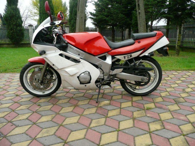 Yamaha FZR 600 PILNIE