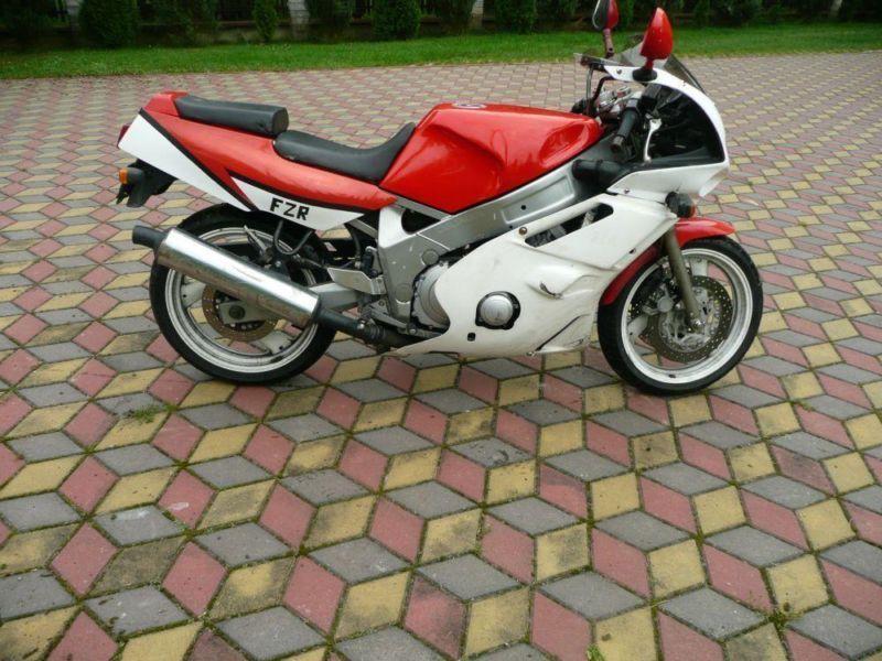 Yamaha FZR 600 PILNIE