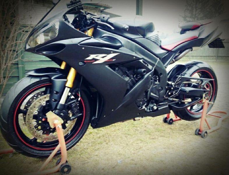 YAMAHA R1 2006