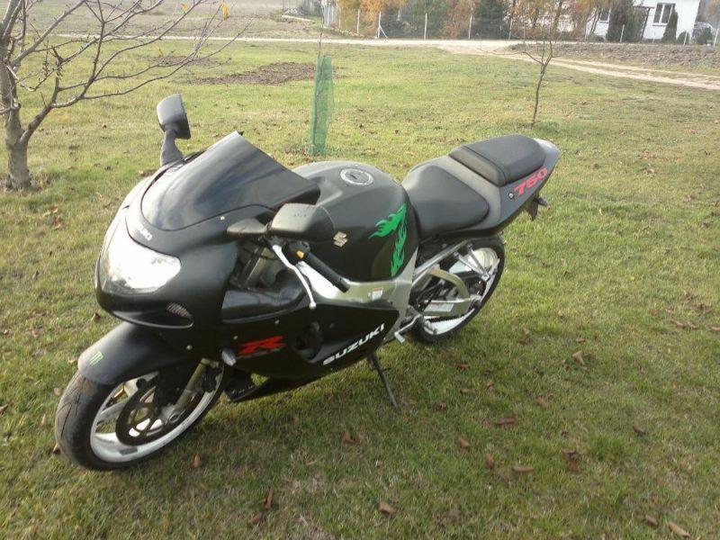 SUZUKI GSX-R 750 k1