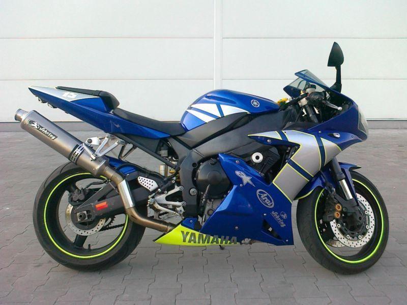 YAMAHA R1