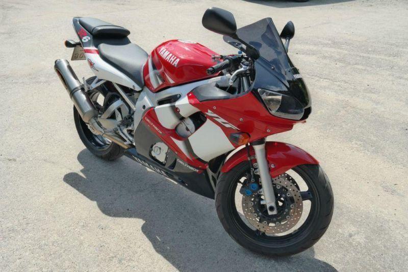 ***YAMAHA R6 ***