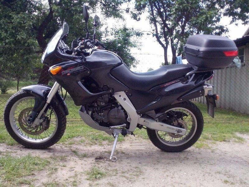 Czarna aprilia pegaso 650 cube. 2000 r. 26000 km. Doinwestowana