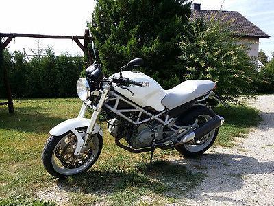 2002 Ducati Monster 620ie w ładnym białym kolorze