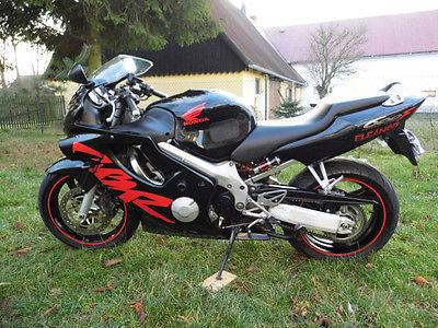 1999 Honda CBR F4 pc 35 od motocyklisty