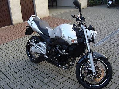 Suzuki GSR 600 rok 2009