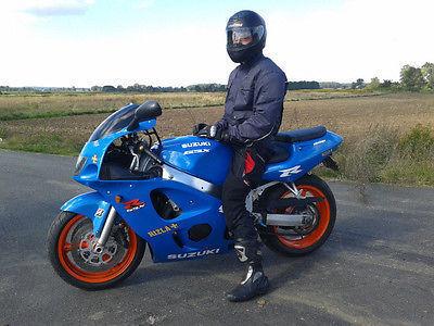 SUZUKI gsxr SRAD 600cmm 2000r stan b.db