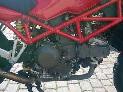 Ducati ST2 944 streetfightet. Nikedbike