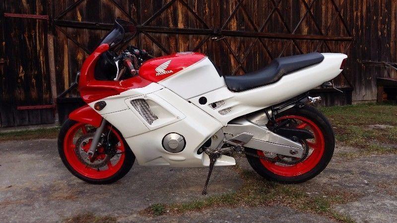 Sprzedam lub zamienie honda cbr 600f 106km 1994r 4200 do uzgodnienia