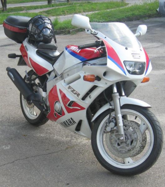 Zadbany Ścigacz Yamaha FZR 600