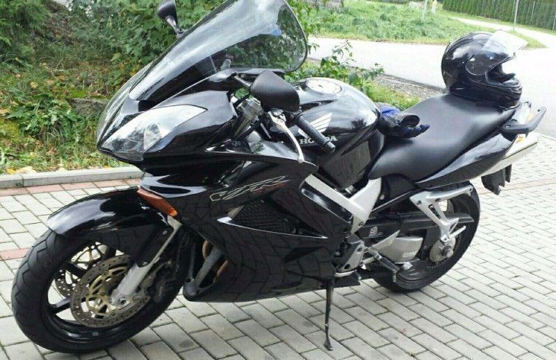 Honda VFR 800, CBS, rok 2003, black