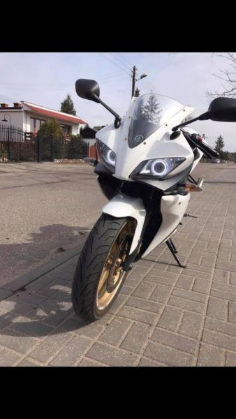 2012 Yamaha YZF-R 125 + ringi i kask