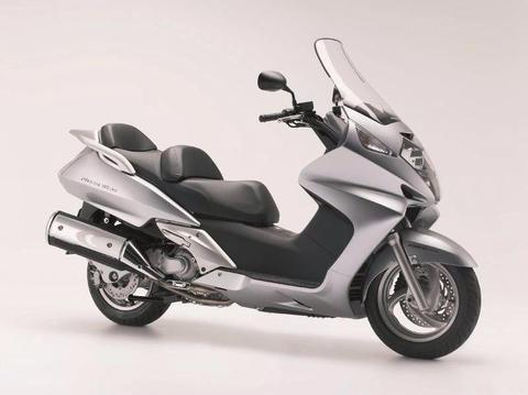 Honda Silverwing 600 ,02r rama z papierami uszkodzona