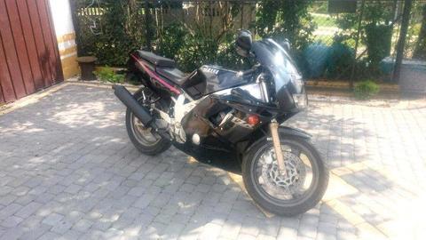 Yamaha FZR 600