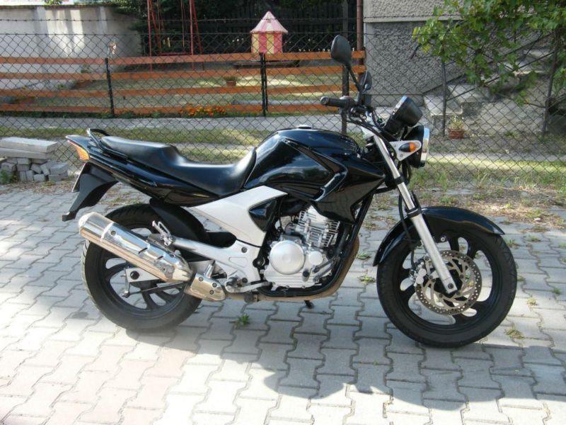 Yamaha YBR 250.