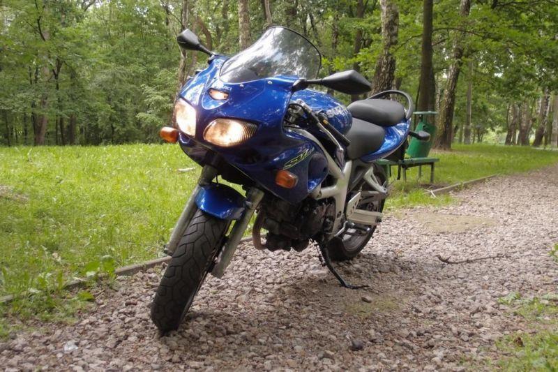 Niebieski Suzuki SV650S '00 Kraków