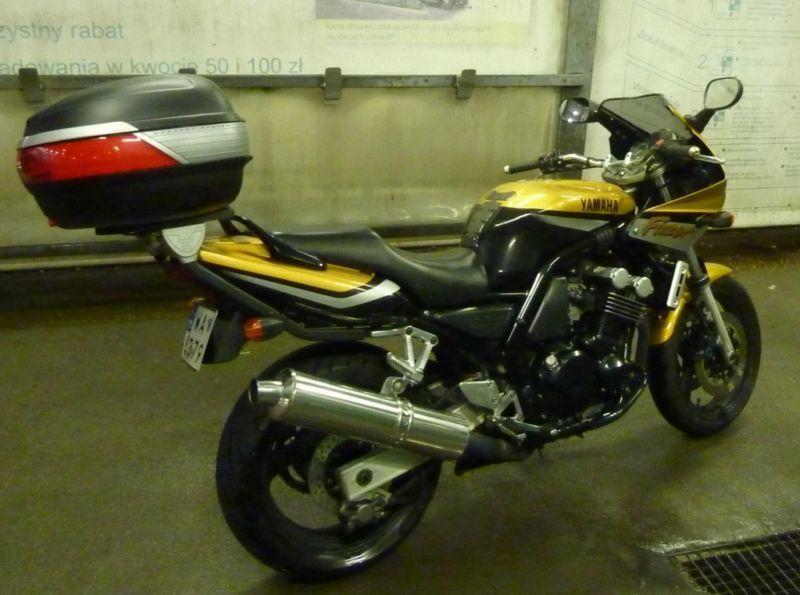 YAMAHA FZS600 FAZER + CIUCHY