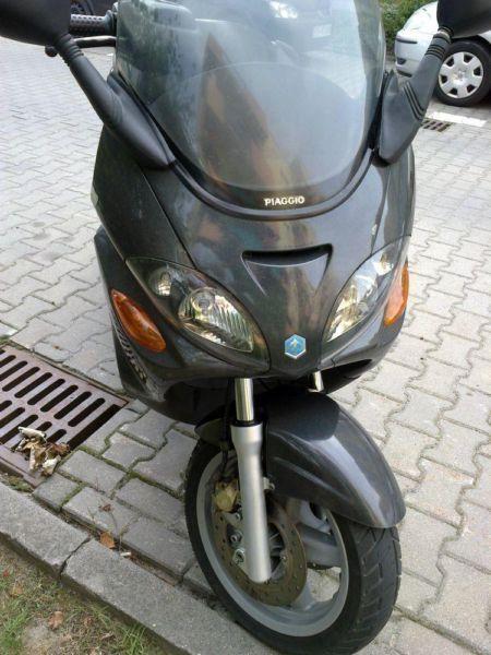 Skuter PIAGGIO X9