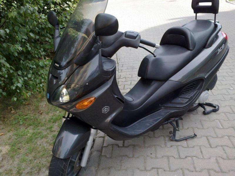 Skuter PIAGGIO X9